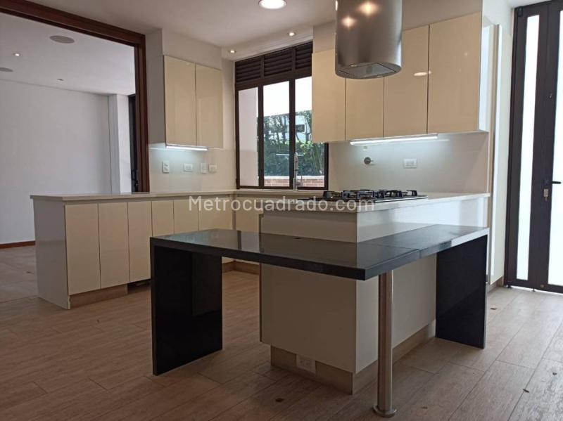 Apartamento Moderno de 4 Alcobas con Terraza en Loma del Campestre - 4