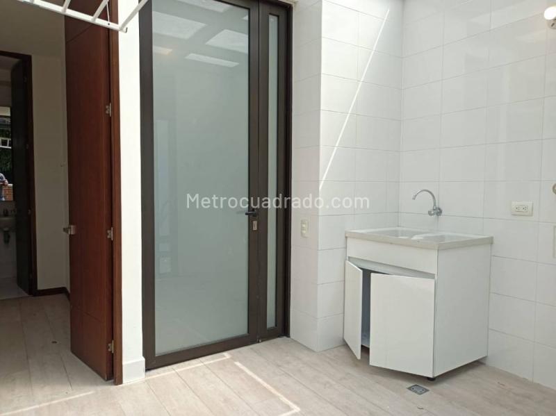 Apartamento Moderno de 4 Alcobas con Terraza en Loma del Campestre - 6