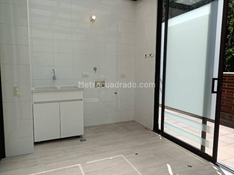 Apartamento Moderno de 4 Alcobas con Terraza en Loma del Campestre - 7