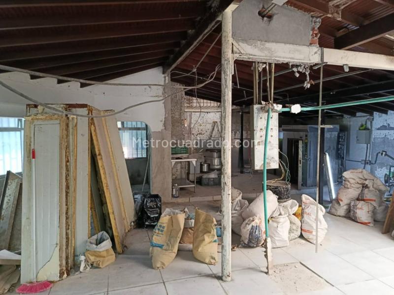 Commercial Opportunity with 3BR House in Conquistadores - 4