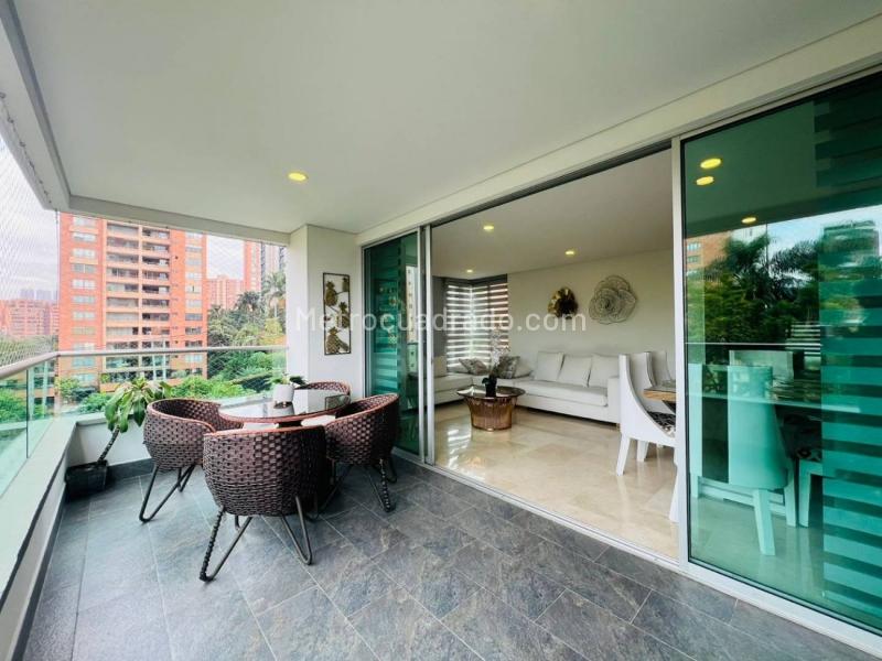 Apartamento Amplio de 3 Alcobas en Loma de los Parra