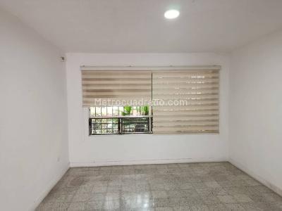 Casa de 5 alcobas en arriendo en El Velodromo, Medellín, 350 m² · foto 2 de 20