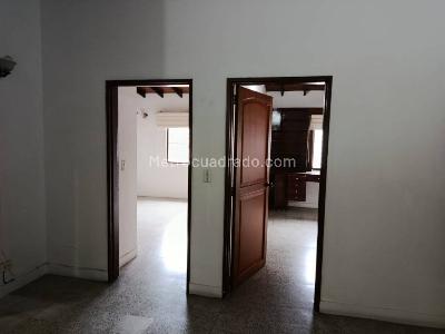 Casa de 5 alcobas en arriendo en El Velodromo, Medellín, 350 m² · foto 9 de 20