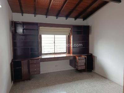 Casa de 5 alcobas en arriendo en El Velodromo, Medellín, 350 m² · foto 10 de 20