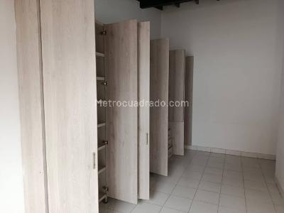 Casa de 5 alcobas en arriendo en El Velodromo, Medellín, 350 m² · foto 16 de 20