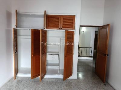 Casa de 5 alcobas en arriendo en El Velodromo, Medellín, 350 m² · foto 18 de 20