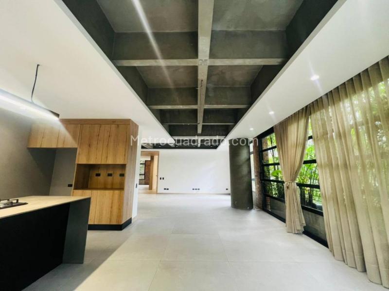 Stylish 2BR Apartment in Loma Del Campestre - 2