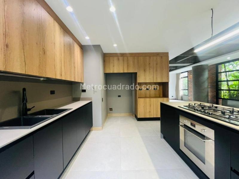 Stylish 2BR Apartment in Loma Del Campestre - 4