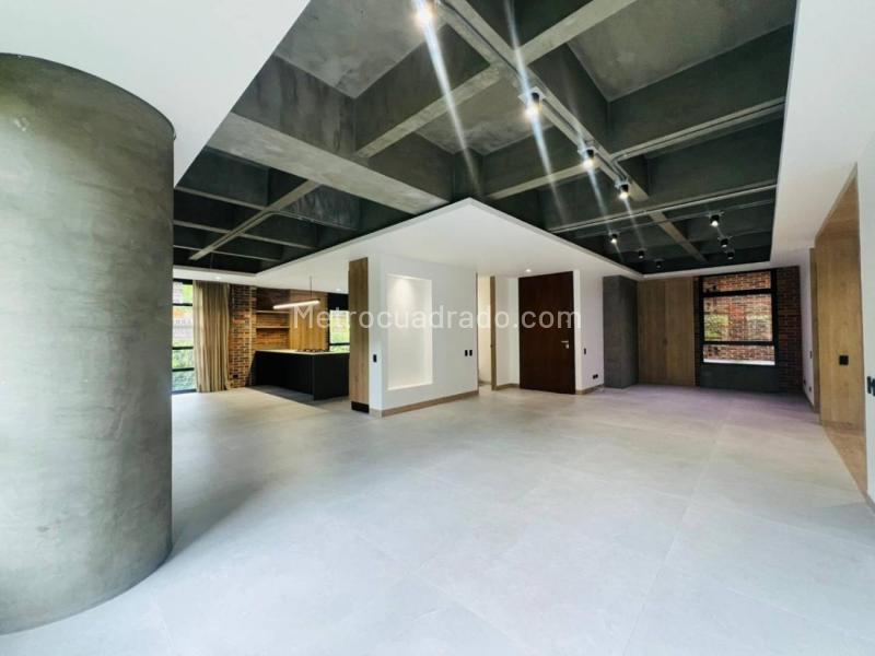 Stylish 2BR Apartment in Loma Del Campestre - 8