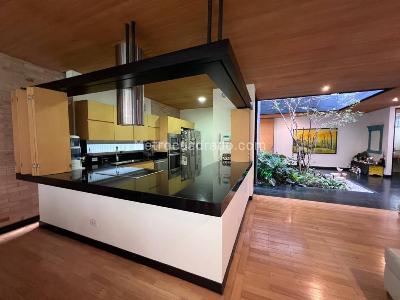 Casa de 4 alcobas en venta en Loma El Atravesado, Envigado, 396 m² · foto 2 de 20