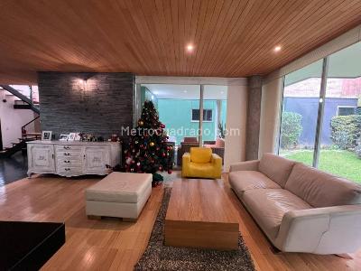 Casa de 4 alcobas en venta en Loma El Atravesado, Envigado, 396 m² · foto 7 de 20