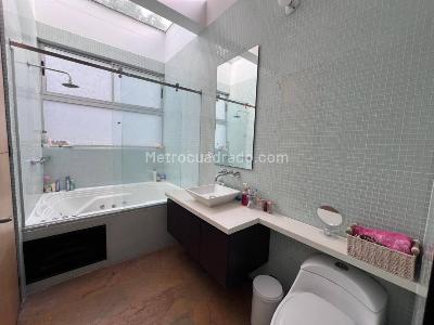Casa de 4 alcobas en venta en Loma El Atravesado, Envigado, 396 m² · foto 11 de 20