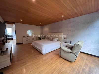 Casa de 4 alcobas en venta en Loma El Atravesado, Envigado, 396 m² · foto 13 de 20