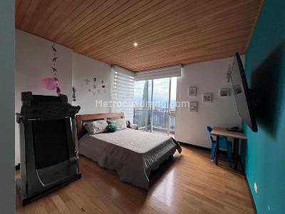 Casa de 4 alcobas en venta en Loma El Atravesado, Envigado, 396 m² · foto 19 de 20