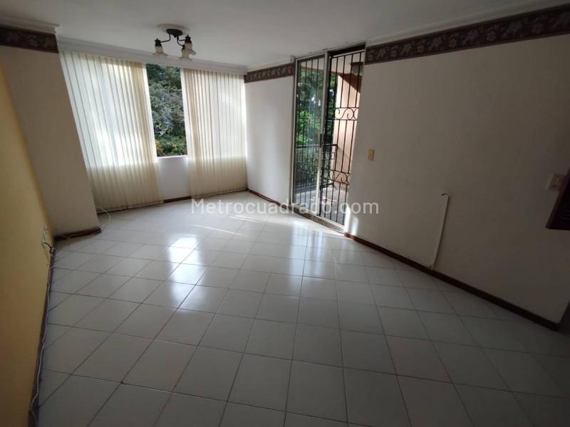 3BR Apartment Near Santa Gema Church in La Castellana