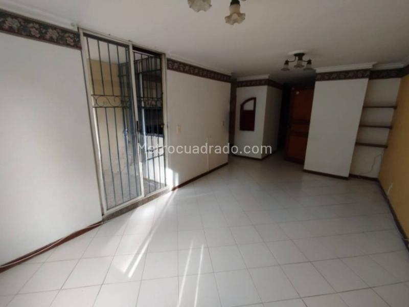 Apartamento de 3 Alcobas cerca a la Iglesia Santa Gema en La Castellana - 2