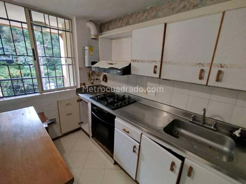 Apartamento de 3 Alcobas cerca a la Iglesia Santa Gema en La Castellana - 6