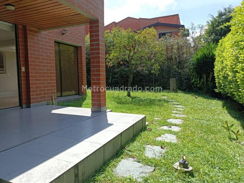 4BR House with Private Garden in El Tesoro (El Poblado) - 2
