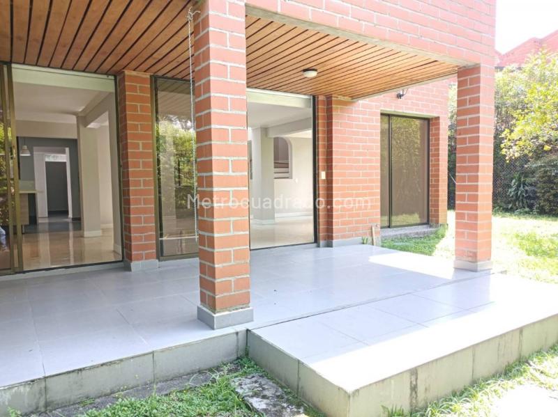 4BR House with Private Garden in El Tesoro (El Poblado) - 3