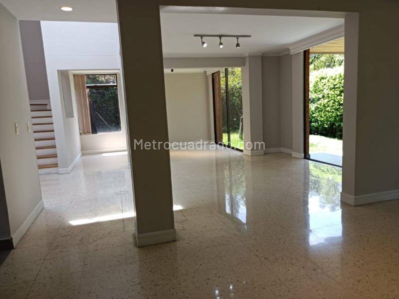 4BR House with Private Garden in El Tesoro (El Poblado) - 4