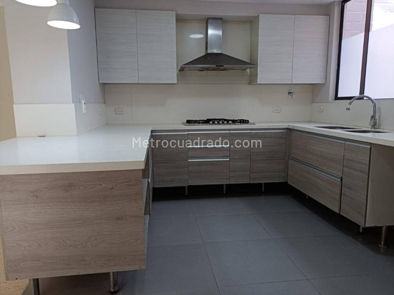 4BR House with Private Garden in El Tesoro (El Poblado) - 9