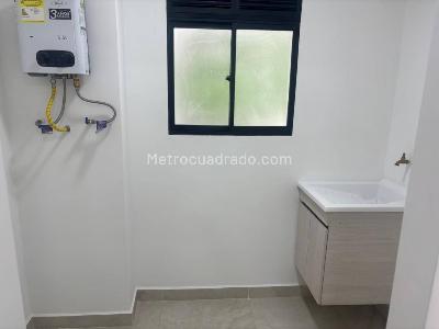 Apartamento de 3 alcobas en venta en Belen La Castellana, Medellín, 134 m² · foto 4 de 11