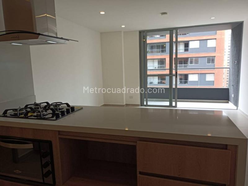 Apartamento de 2 Alcobas en Ciudad del Río con Gimnasio y Piscina