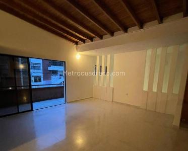 Casa de 5 alcobas en arriendo en Conquistadores, Medellín, 324 m² · foto 3 de 4