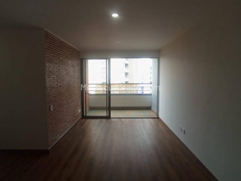 Spacious 2BR Apartment in Provenza