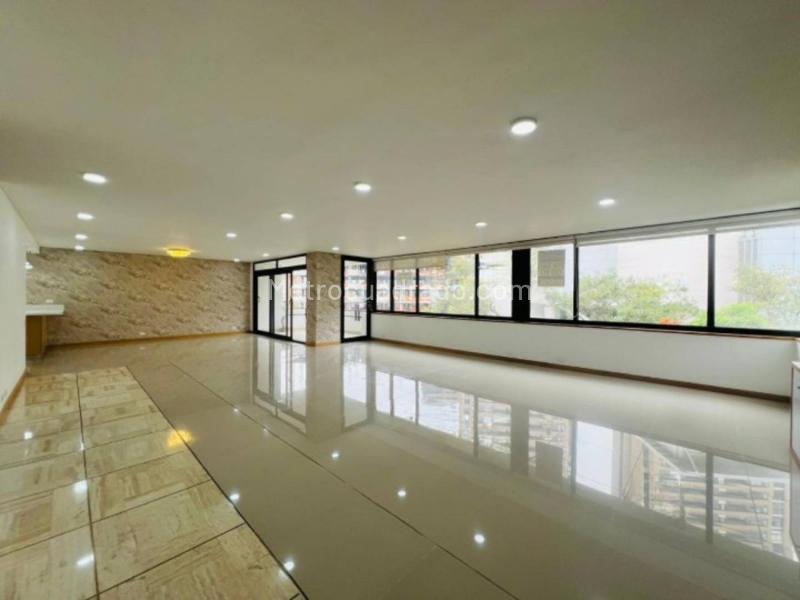 3BR Apartment with Modern Finishes in Lalinde (Near El Poblado Ave)