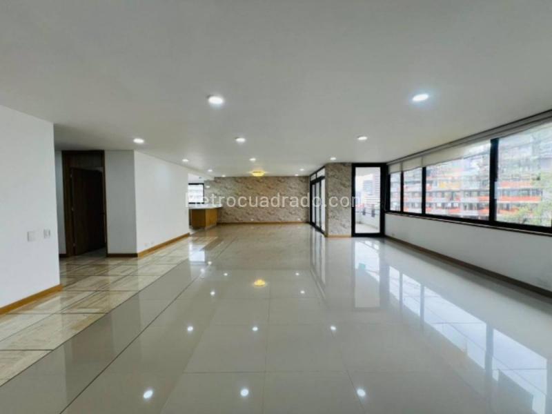 3BR Apartment with Modern Finishes in Lalinde (Near El Poblado Ave) - 2