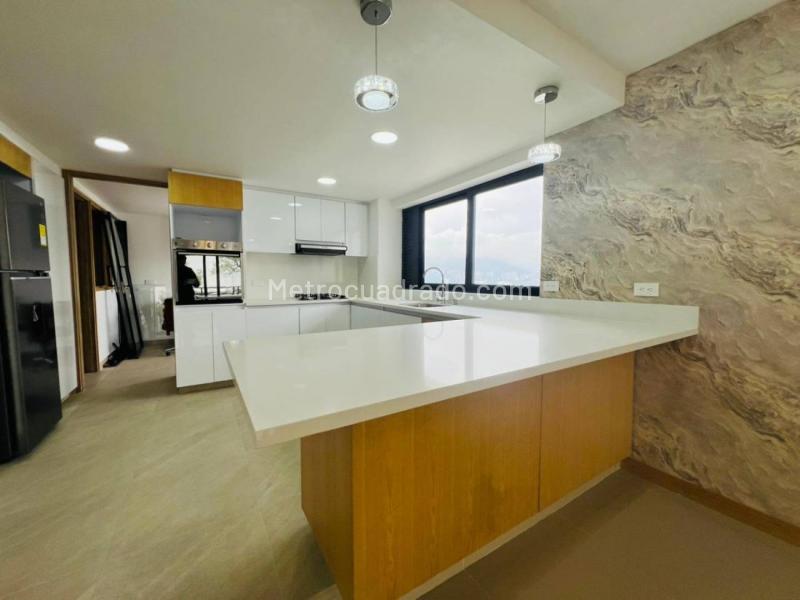 3BR Apartment with Modern Finishes in Lalinde (Near El Poblado Ave) - 7