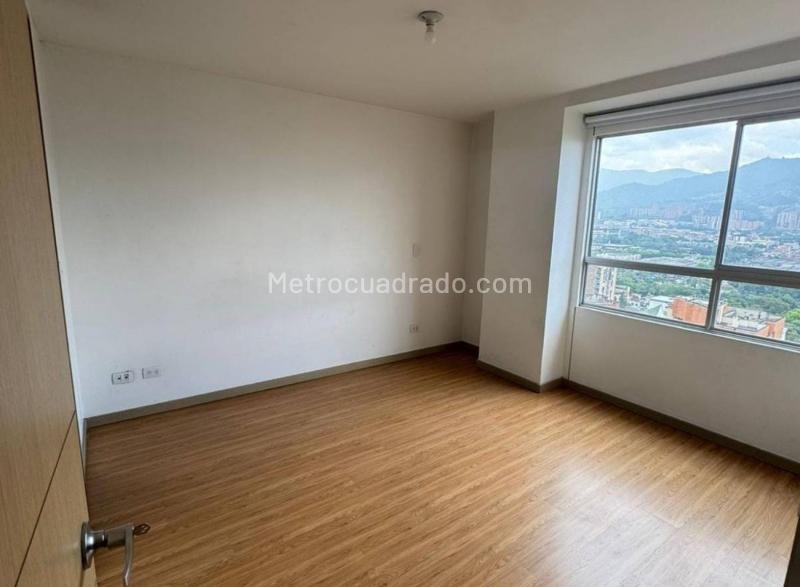 Modern 3BR Apartment in Castropol, El Poblado - 9