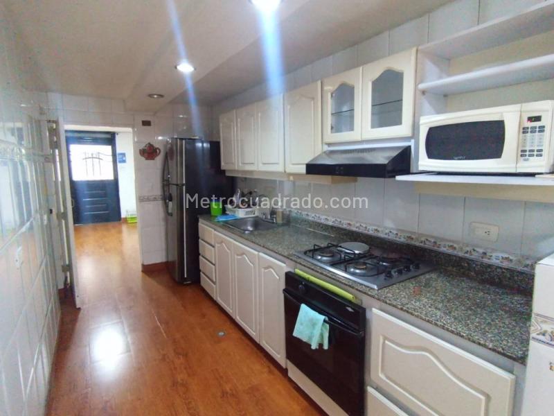Spacious 2BR Apartment in Belen La Palma - 3