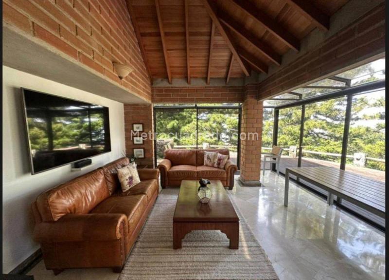 Casa en Arriendo de 3 Alcobas y 4 Baños en Las Palmas - 4