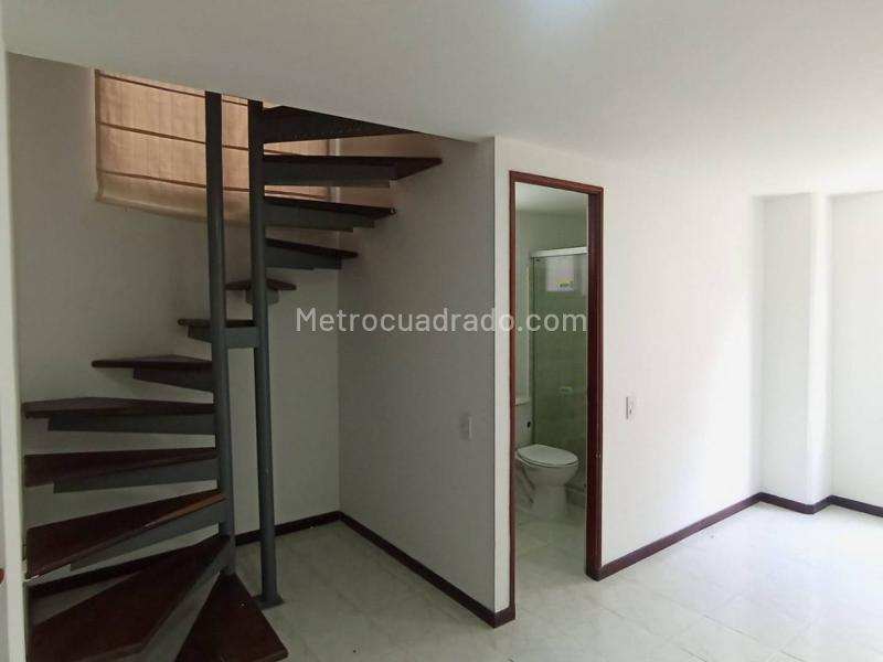 Apartamento de 2 Alcobas con Piscina y Gimnasio en La Loma del Indio - 3