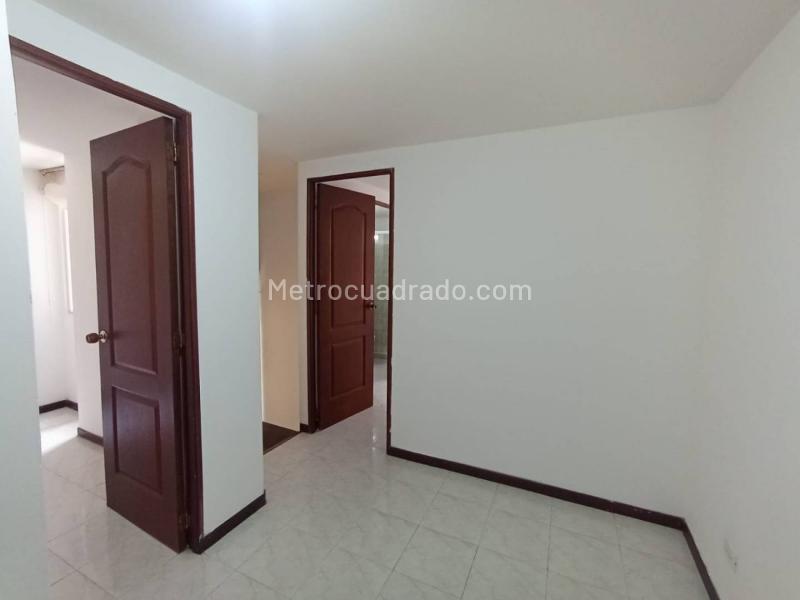 Apartamento de 2 Alcobas con Piscina y Gimnasio en La Loma del Indio - 6