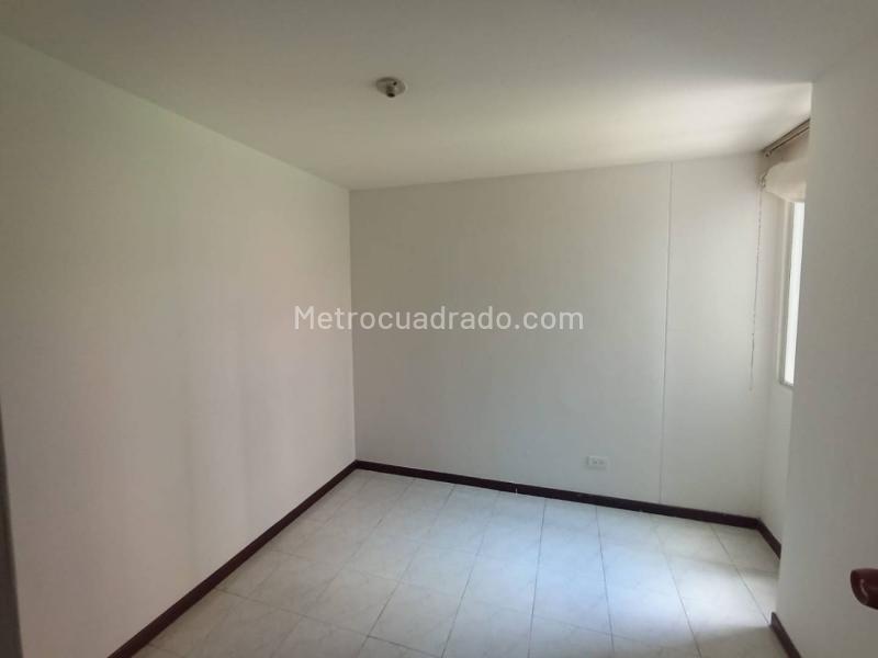 Apartamento de 2 Alcobas con Piscina y Gimnasio en La Loma del Indio - 8