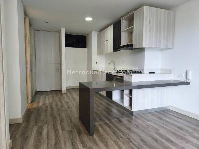 Apartaestudio en arriendo en Loma De Los Gonzalez, Medellín, 60 m² · foto 3 de 13