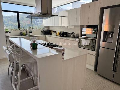 Apartamento de 3 alcobas en venta en Las Lomas, Medellín, 153 m² · foto 2 de 20
