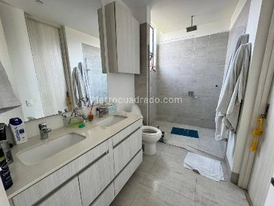 Apartamento de 3 alcobas en venta en Las Lomas, Medellín, 153 m² · foto 16 de 20