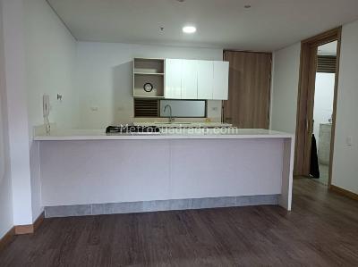 Apartaestudio en arriendo en Loma De Los Gonzalez, Medellín · foto 3 de 16