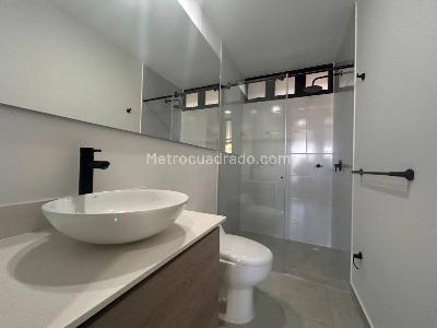 Apartamento de 2 alcobas en venta en Loma Del Escobero, Envigado, 66 m² · foto 16 de 20