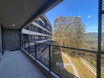 Apartamento de 2 alcobas en venta en Loma Del Escobero, Envigado, 66 m² · foto 2 de 20