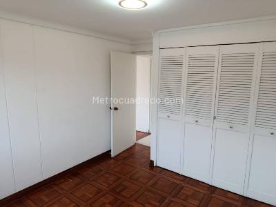 Apartamento de 3 alcobas en arriendo en Loma De Los Parra, Medellín, 155 m² · foto 11 de 18