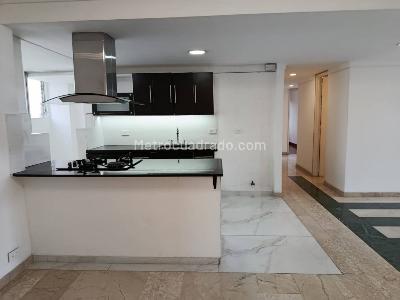 Apartamento de 3 alcobas en arriendo en Loma De Los Parra, Medellín, 155 m² · foto 2 de 18