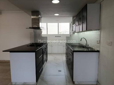 Apartamento de 3 alcobas en arriendo en Loma De Los Parra, Medellín, 155 m² · foto 3 de 18