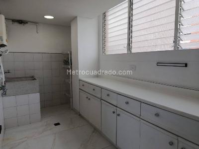 Apartamento de 3 alcobas en arriendo en Loma De Los Parra, Medellín, 155 m² · foto 4 de 18