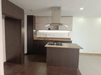 Apartamento en arriendo en El Portal, Envigado · foto 3 de 16