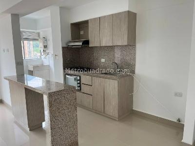 Apartamento de 3 alcobas en venta en Tres Esquinas, Sabaneta, 68 m² · foto 3 de 20